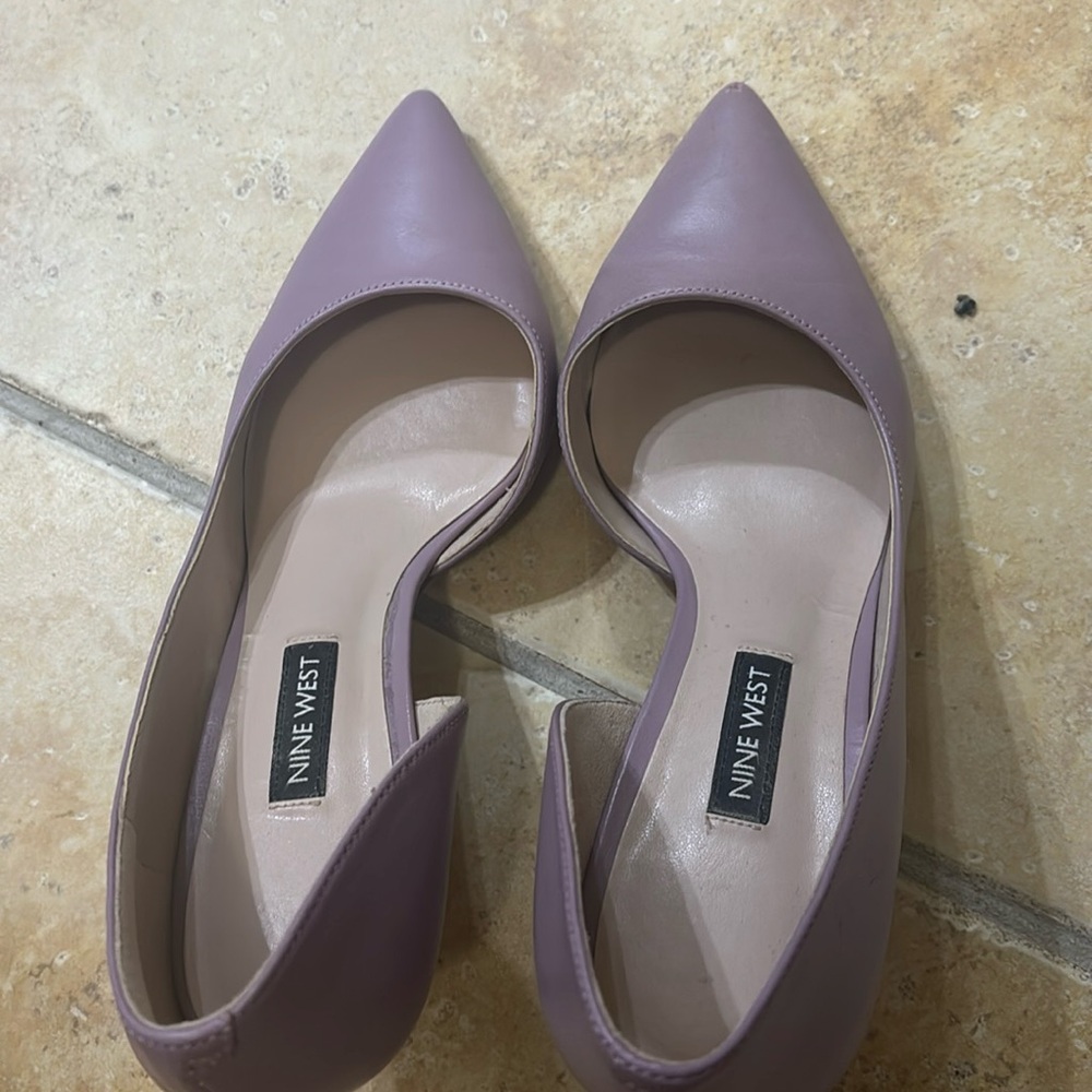 Beautiful lilac d’orsay heels. Perfect for spring